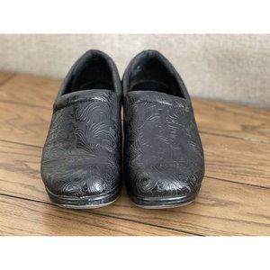 YUU Bethanee Women's Black Embossed Floral Nursing